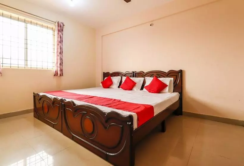 Hotelli Spot On 48301 Thirumala Boarding & Lodge