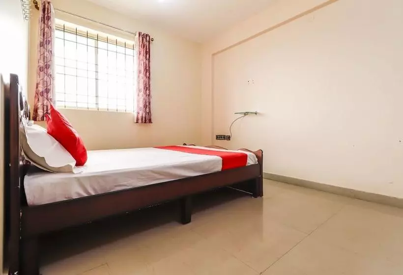 Hotelli Spot On 48301 Thirumala Boarding & Lodge