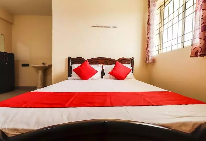 Hotelli Spot On 48301 Thirumala Boarding & Lodge