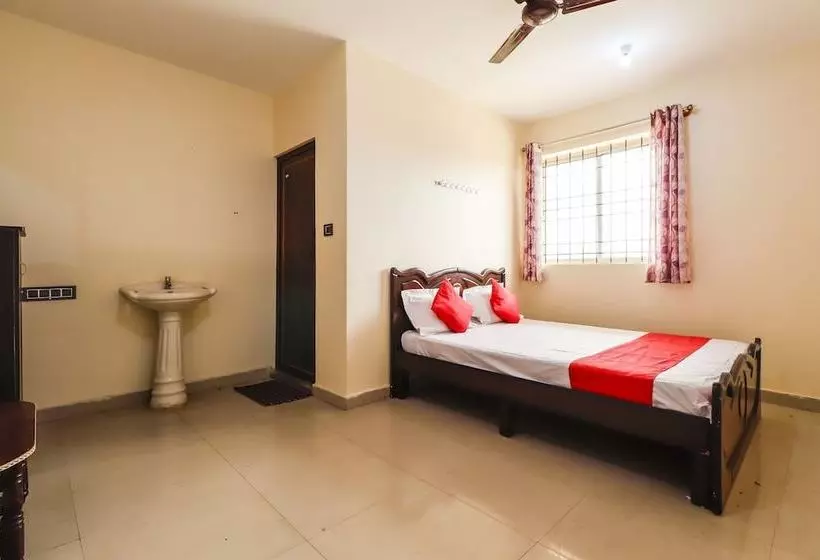 Hotelli Spot On 48301 Thirumala Boarding & Lodge