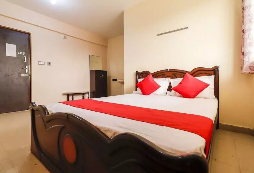 Hotelli Spot On 48301 Thirumala Boarding & Lodge