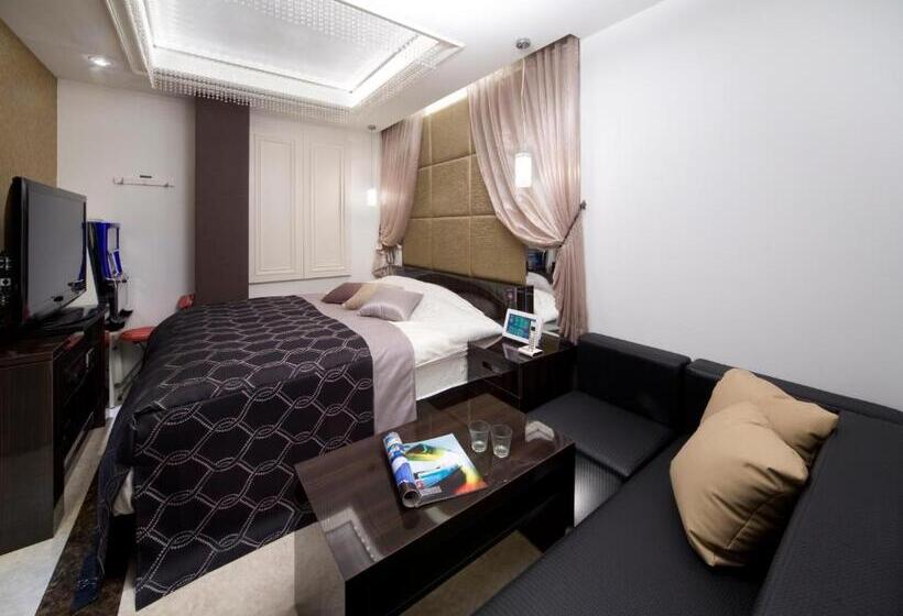 Jewel Hotel Luxury Modern