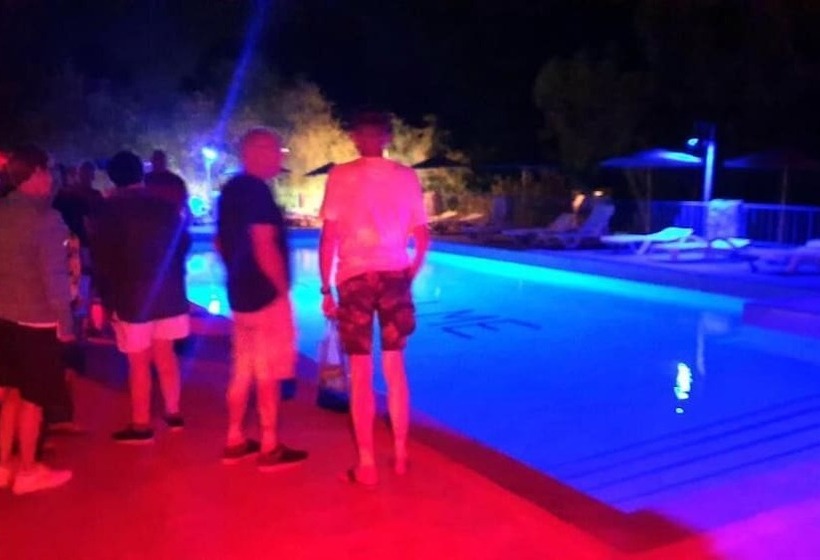 بنسيون Camping Hotel Le Calme