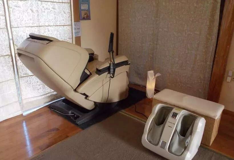 ペンション Heartland House   Female Or Couple Only