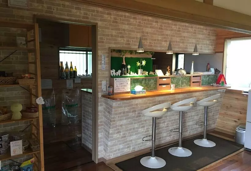 ペンション Heartland House   Female Or Couple Only