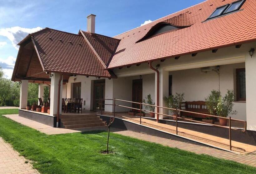 ペンション Kiscsere Vendégház