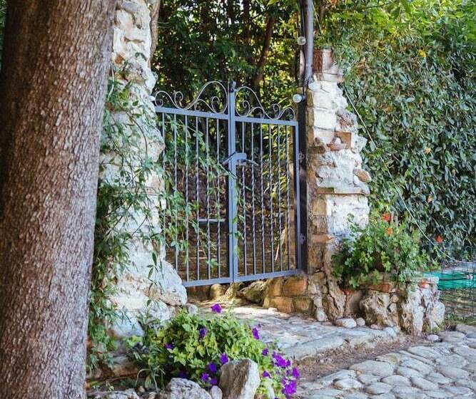 بنسيون Villa De Castelletta