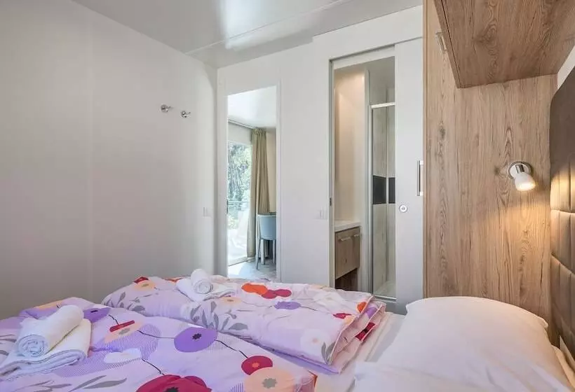 Lomakeskus Boutique Camping Santa Marina