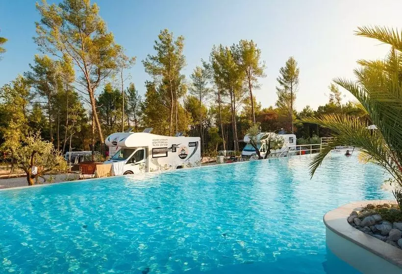 Lomakeskus Boutique Camping Santa Marina