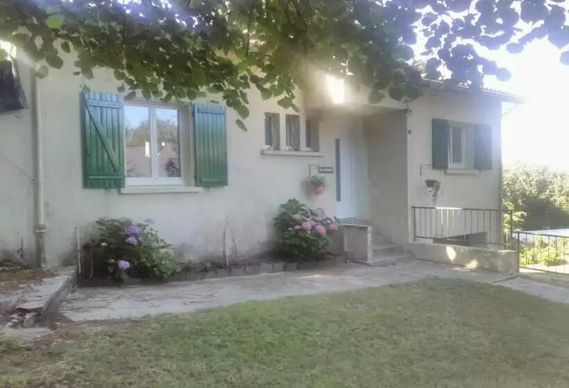 Aamiaismajoitus (B&B) Chez Black And White