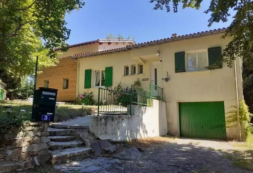 Aamiaismajoitus (B&B) Chez Black And White