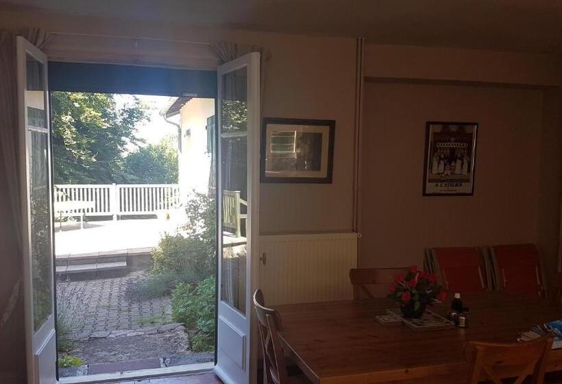 민박 Chez Black And White