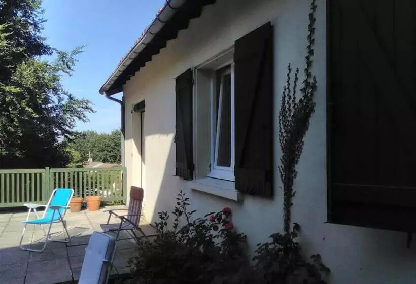 Aamiaismajoitus (B&B) Chez Black And White