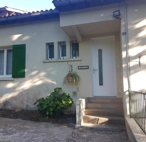 민박 Chez Black And White