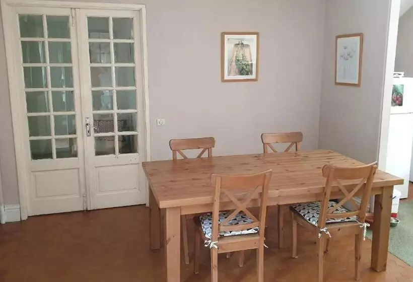 Aamiaismajoitus (B&B) Chez Black And White