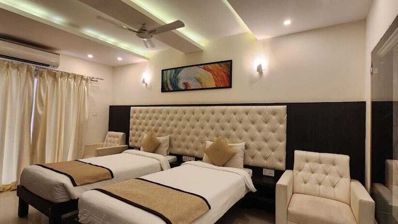 فندق Krishna Beach Resort And Spa