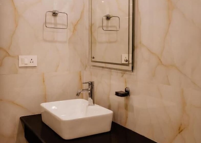 فندق Krishna Beach Resort And Spa