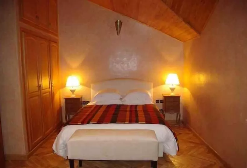 Hotelli Le Palais Des Cerisiers