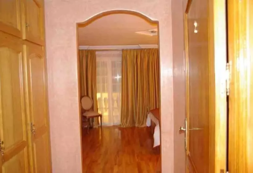 Hotelli Le Palais Des Cerisiers