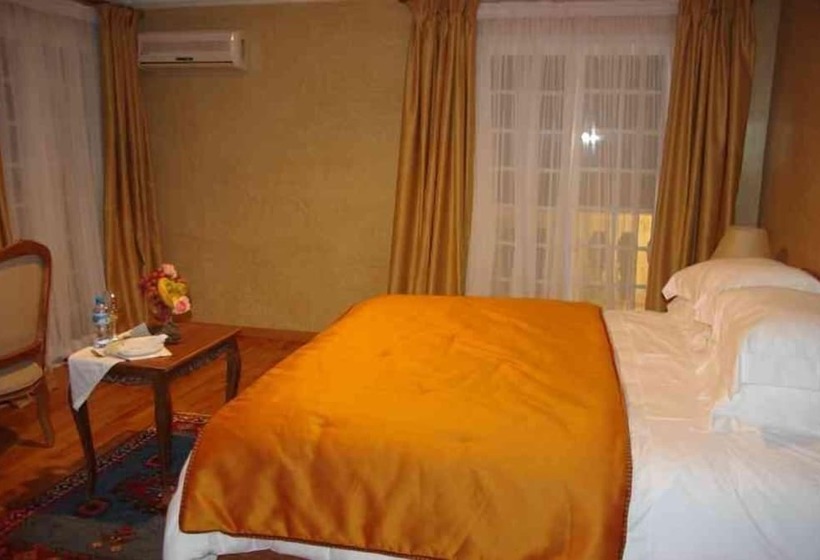 Отель Le Palais Des Cerisiers