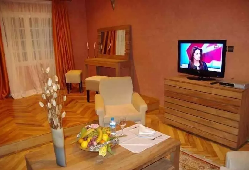 Hotelli Le Palais Des Cerisiers