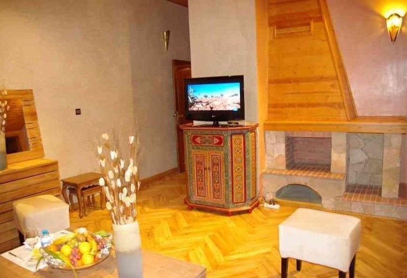 Отель Le Palais Des Cerisiers