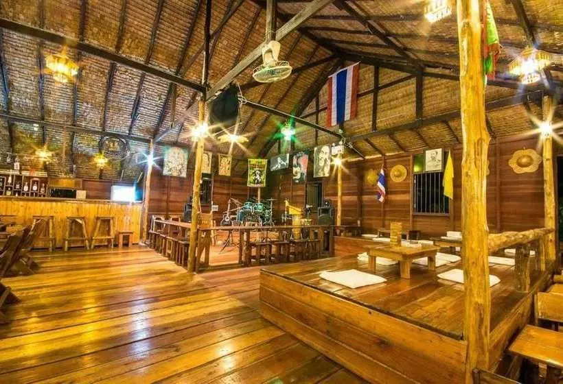 هتل Tarzan Island Bungalow