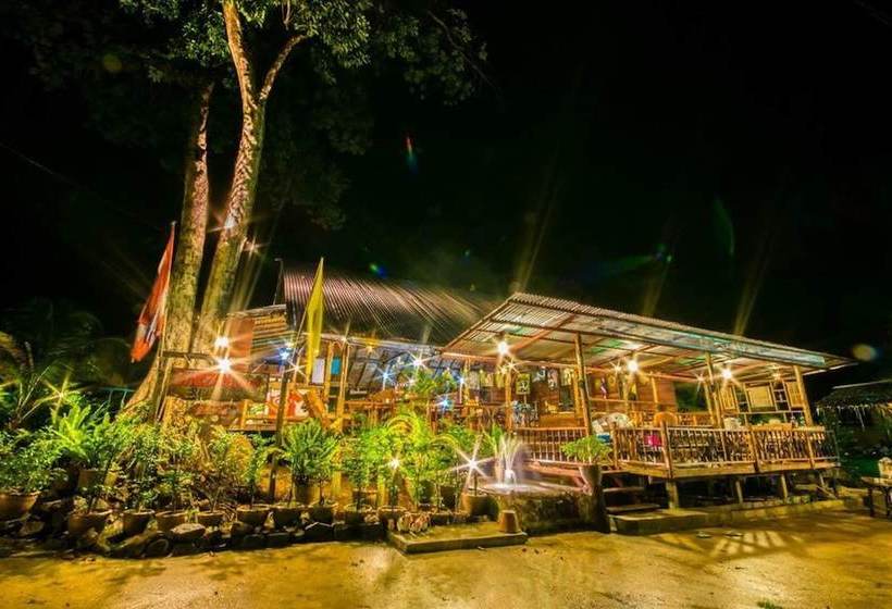 فندق Tarzan Island Bungalow