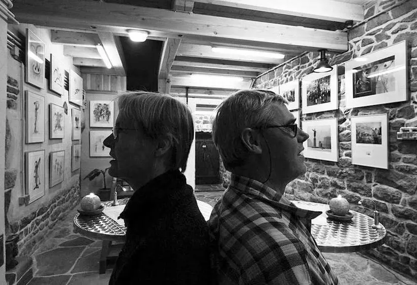 Majatalo Pas De Deux