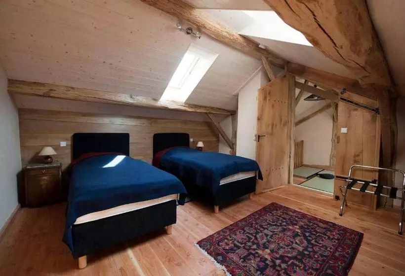 Majatalo Pas De Deux