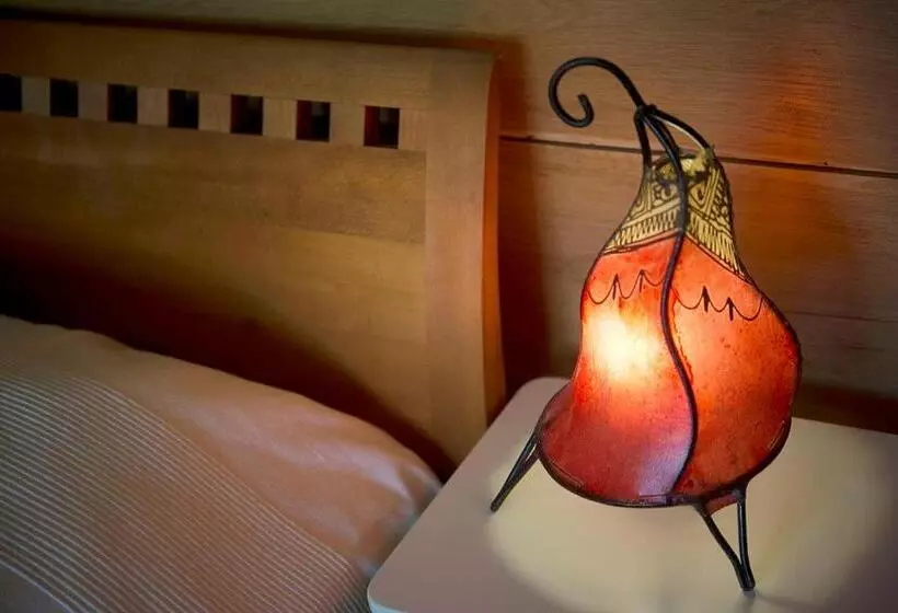 Majatalo Pas De Deux