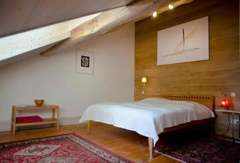 Majatalo Pas De Deux