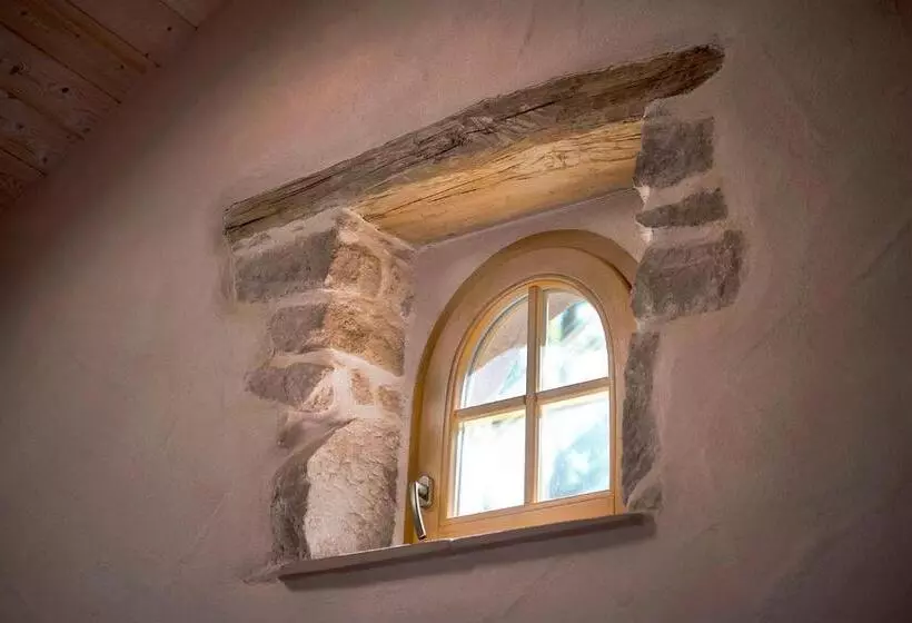 Majatalo Pas De Deux