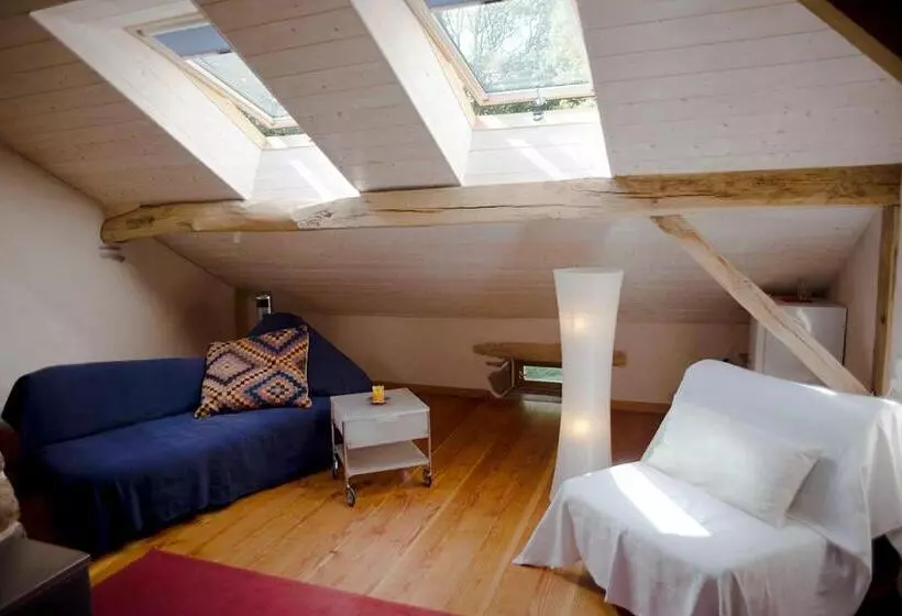 Majatalo Pas De Deux