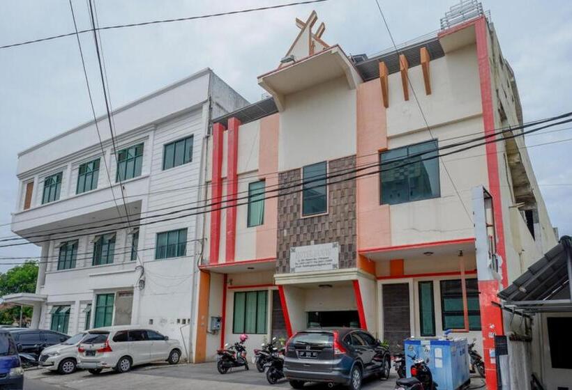 פנסיון Reddoorz Near Monumen Habibi Ainun