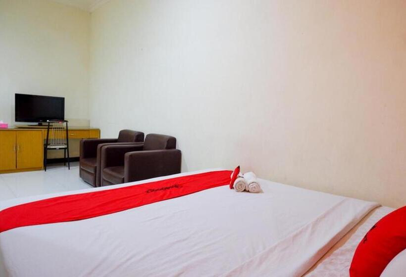 פנסיון Reddoorz Near Monumen Habibi Ainun