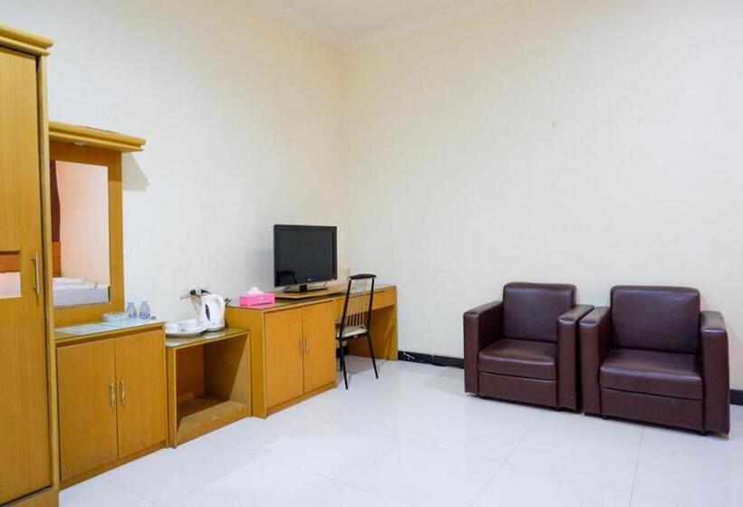 פנסיון Reddoorz Near Monumen Habibi Ainun