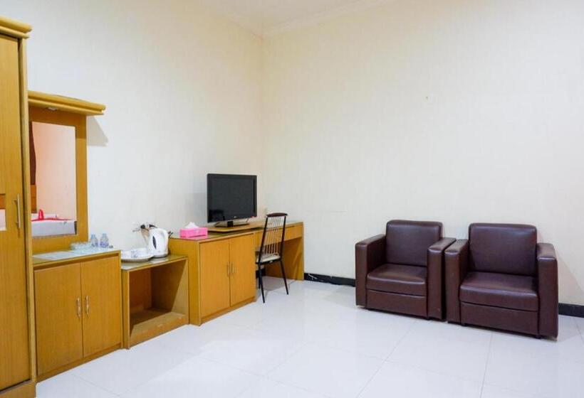 פנסיון Reddoorz Near Monumen Habibi Ainun