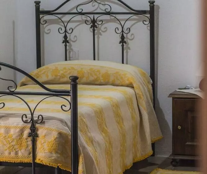 ホテル Albergo Diffuso Il Mandorlo