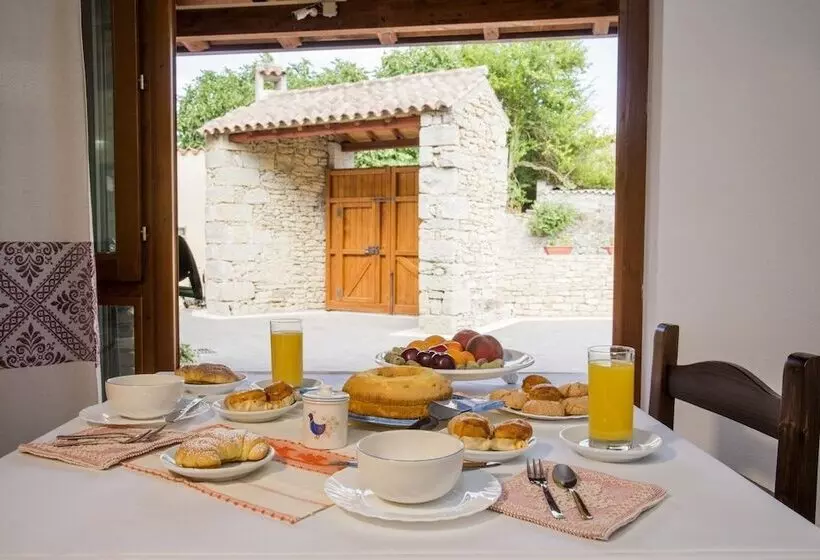 ホテル Albergo Diffuso Il Mandorlo