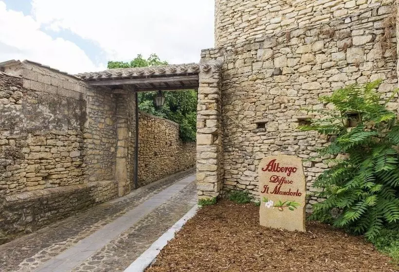 ホテル Albergo Diffuso Il Mandorlo