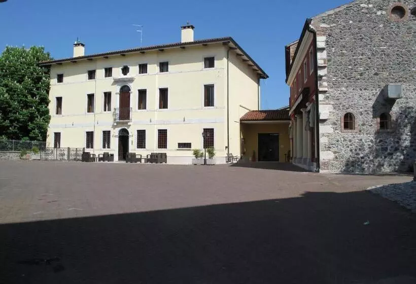 Hotelli Albergo Ristorante Giulietta E Romeo