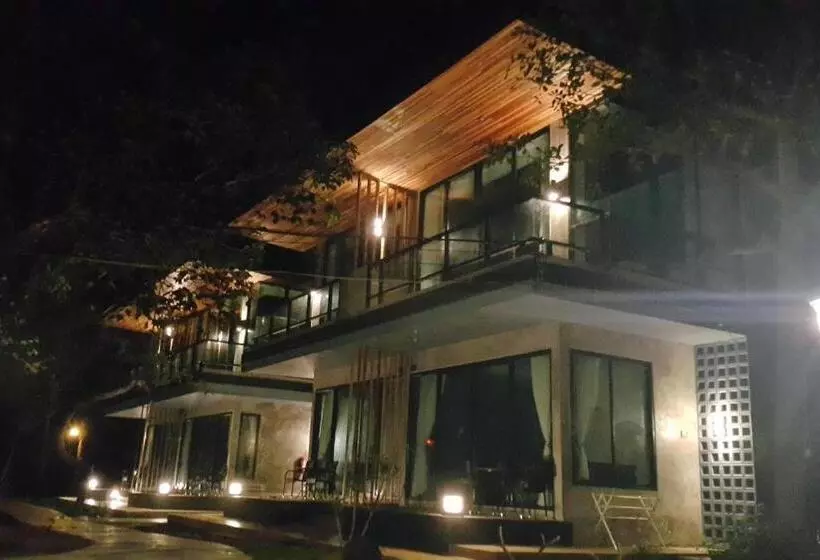 Hotelli Baan Chao Mai Beach House