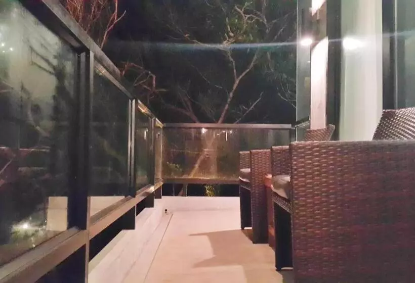 Hotelli Baan Chao Mai Beach House