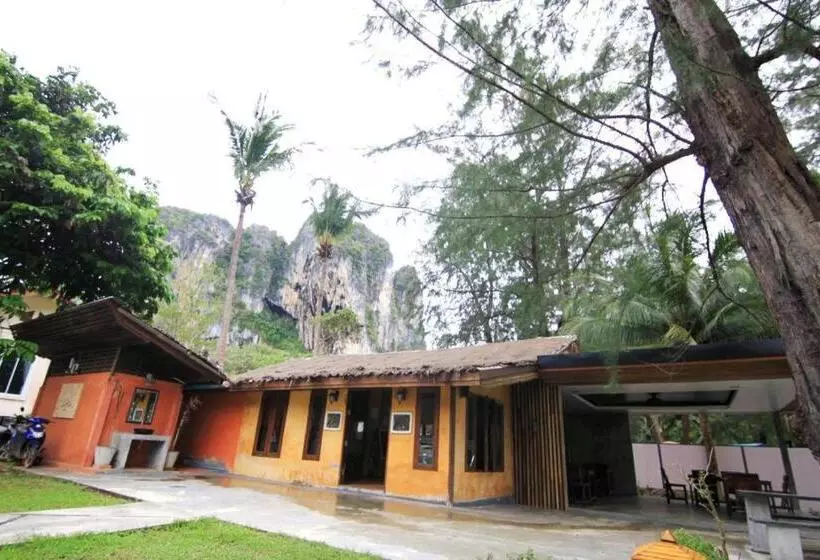 Hotelli Baan Chao Mai Beach House