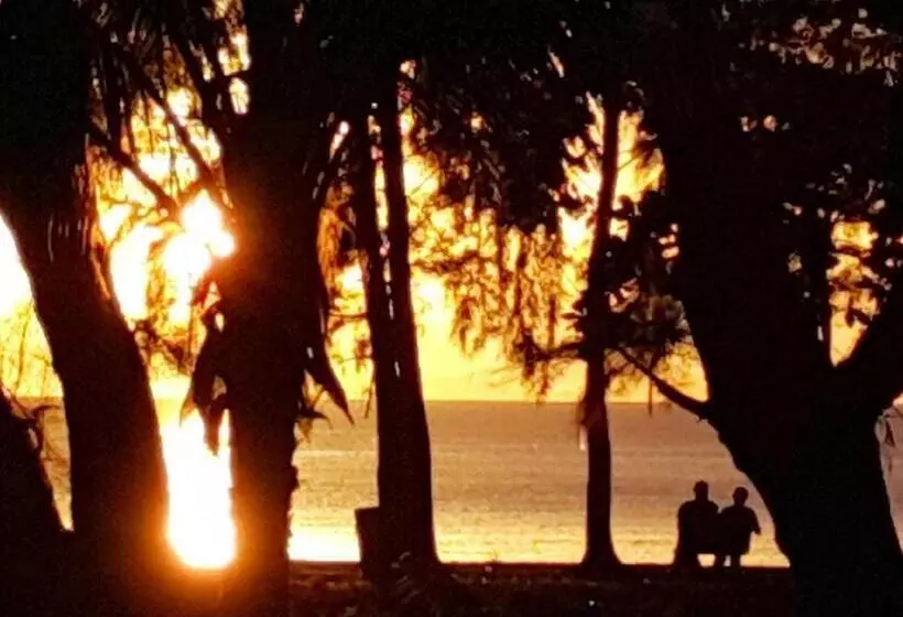 Hotelli Baan Chao Mai Beach House