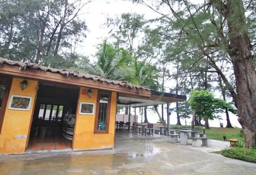 Hotelli Baan Chao Mai Beach House