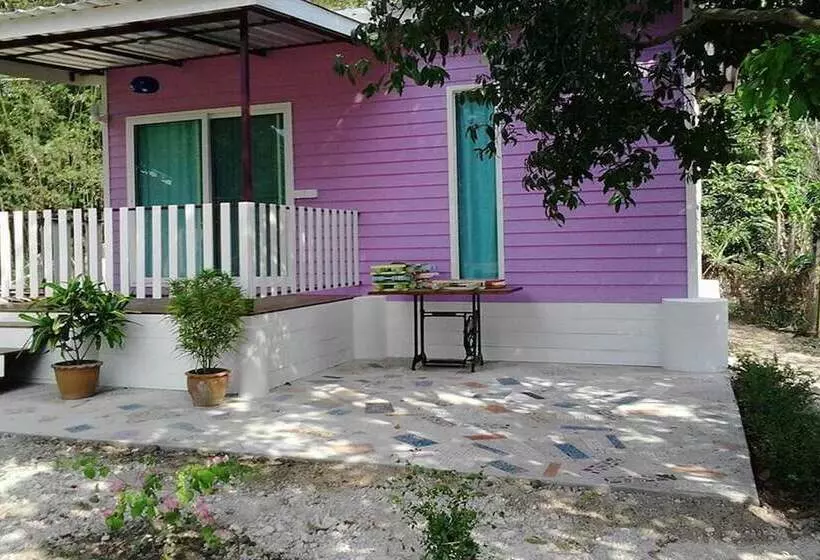 ホテル Baan Pennee