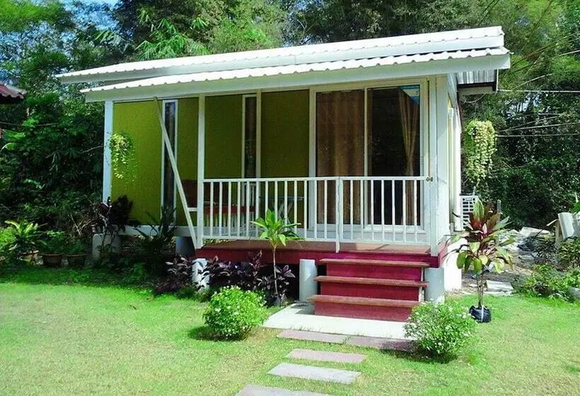 ホテル Baan Pennee