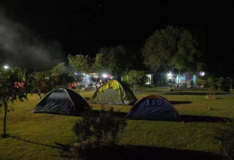 ホテル Baan Pennee